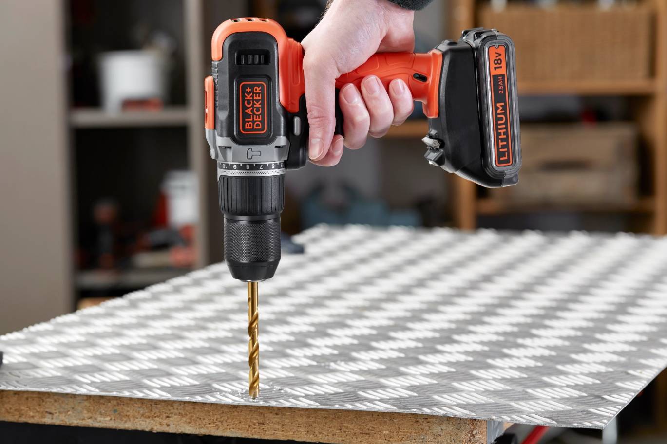 Black & Decker - Perceuse à percussion sans fil 18 V - BLACK+DECKER - avec 2 batteries 18v 2.5Ah et 4.0 Ah - chargeur - accessoires - sac de transport - BCD003ME2SA-QW - Imagen 3