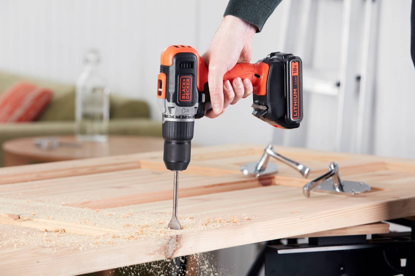 Black & Decker - Perceuse à percussion sans fil 18 V - BLACK+DECKER - avec 2 batteries 18v 2.5Ah et 4.0 Ah - chargeur - accessoires - sac de transport - BCD003ME2SA-QW - Imagen 2