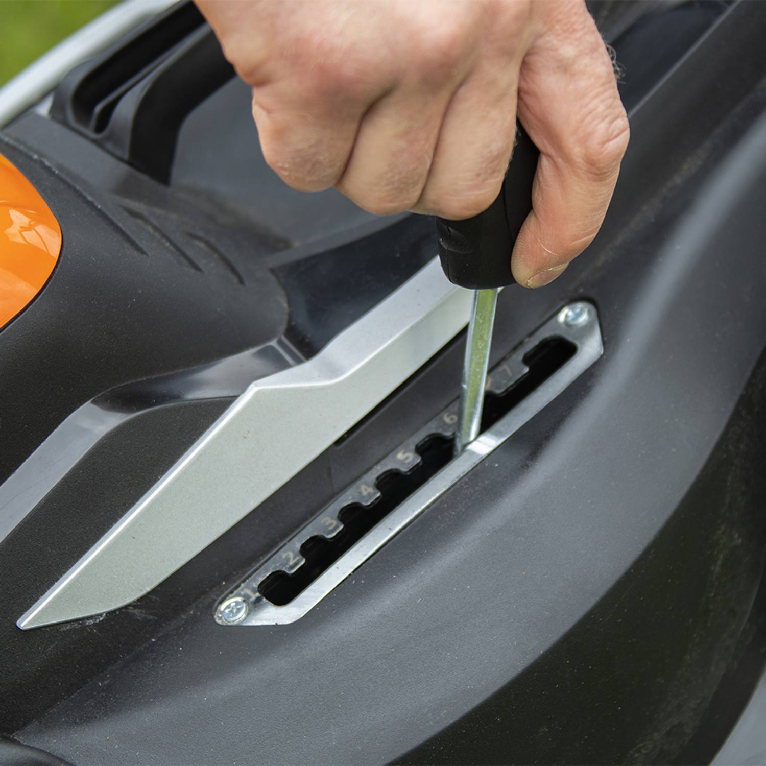 Yard Force - Tondeuse à gazon rotative sans fil 37cm batterie lithium Ion 40V  Yard Force LM G37A - Image 8