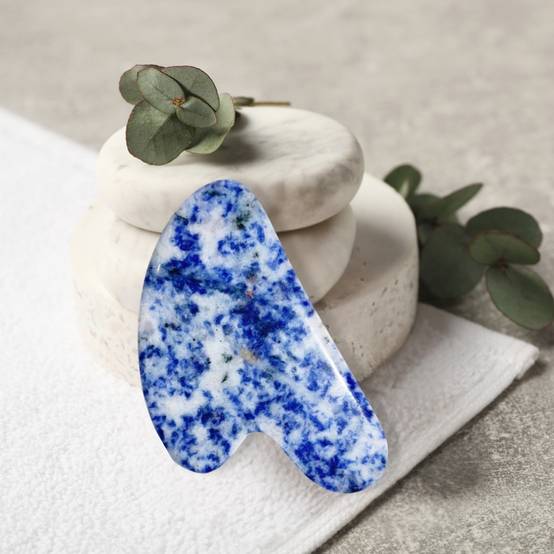 Sun & Sia - Gua Sha en Pierre Naturelle - Sodalite bleue - Massage Visage et Corps -Stimuler la Circulation - Peau Ferme et Lifting - Image 7