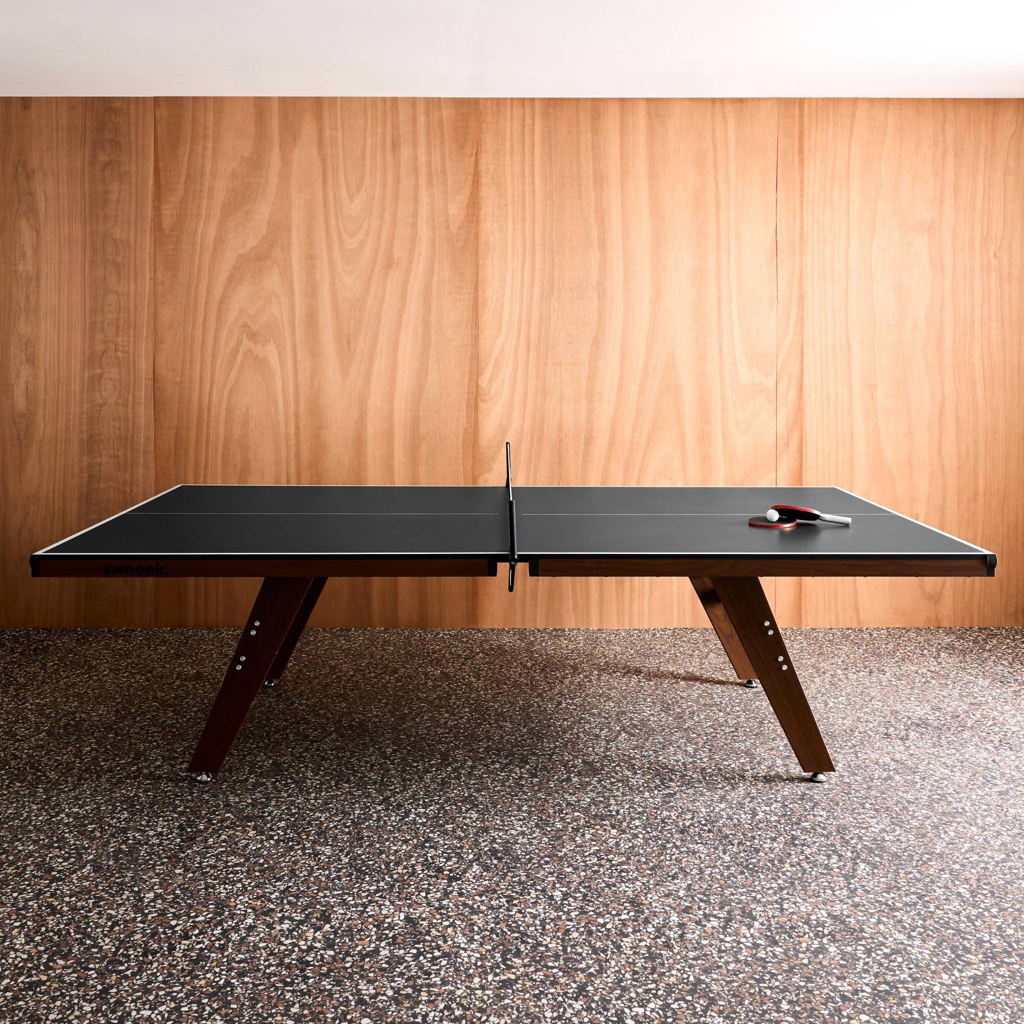 sweeek - Table de ping pong intérieur deluxe gris avec 2 raquettes et 3 balles  | sweeek - Image 2