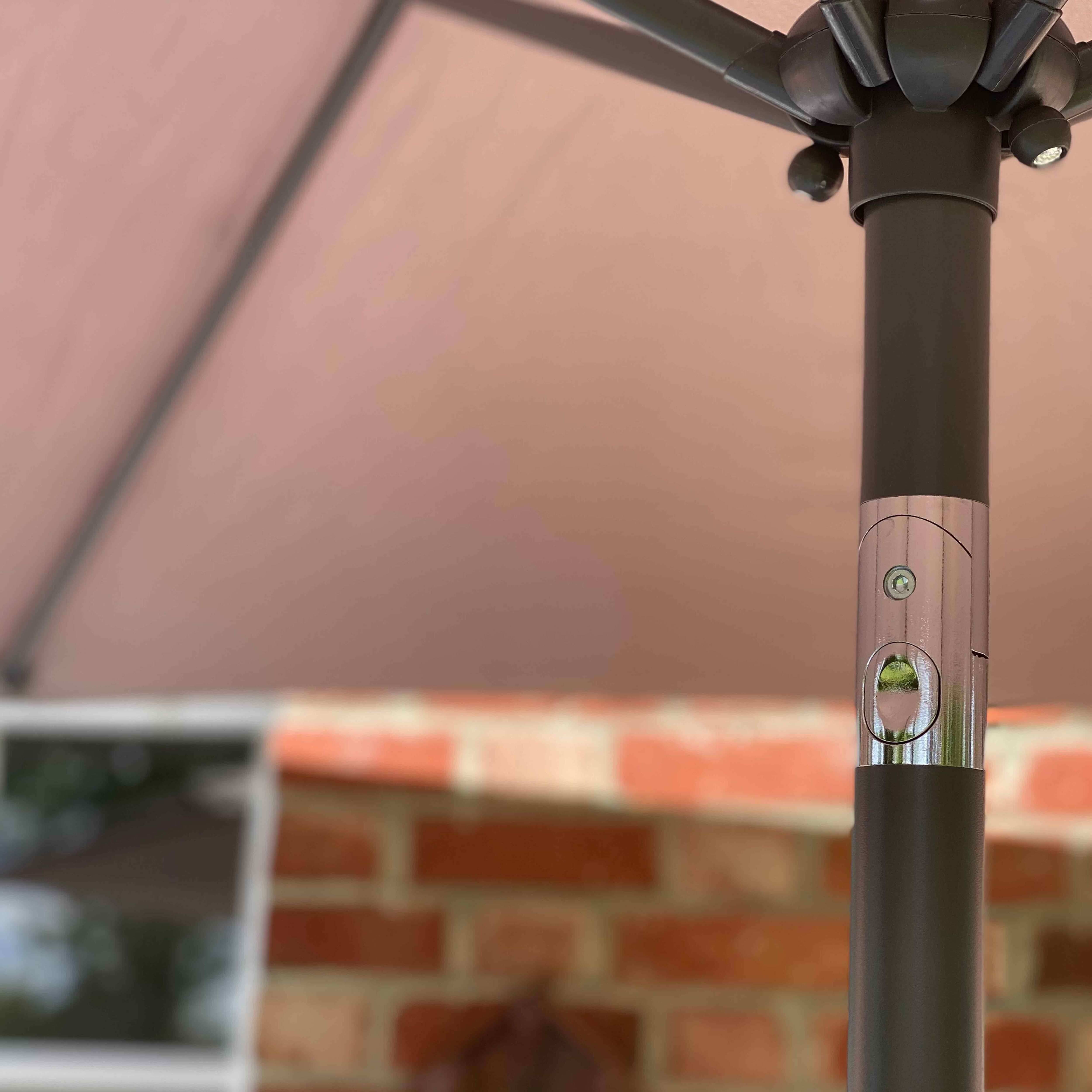 Oviala - Parasol droit 3m inclinable à manivelle en aluminium taupe Matera - Oviala - Imagen 5