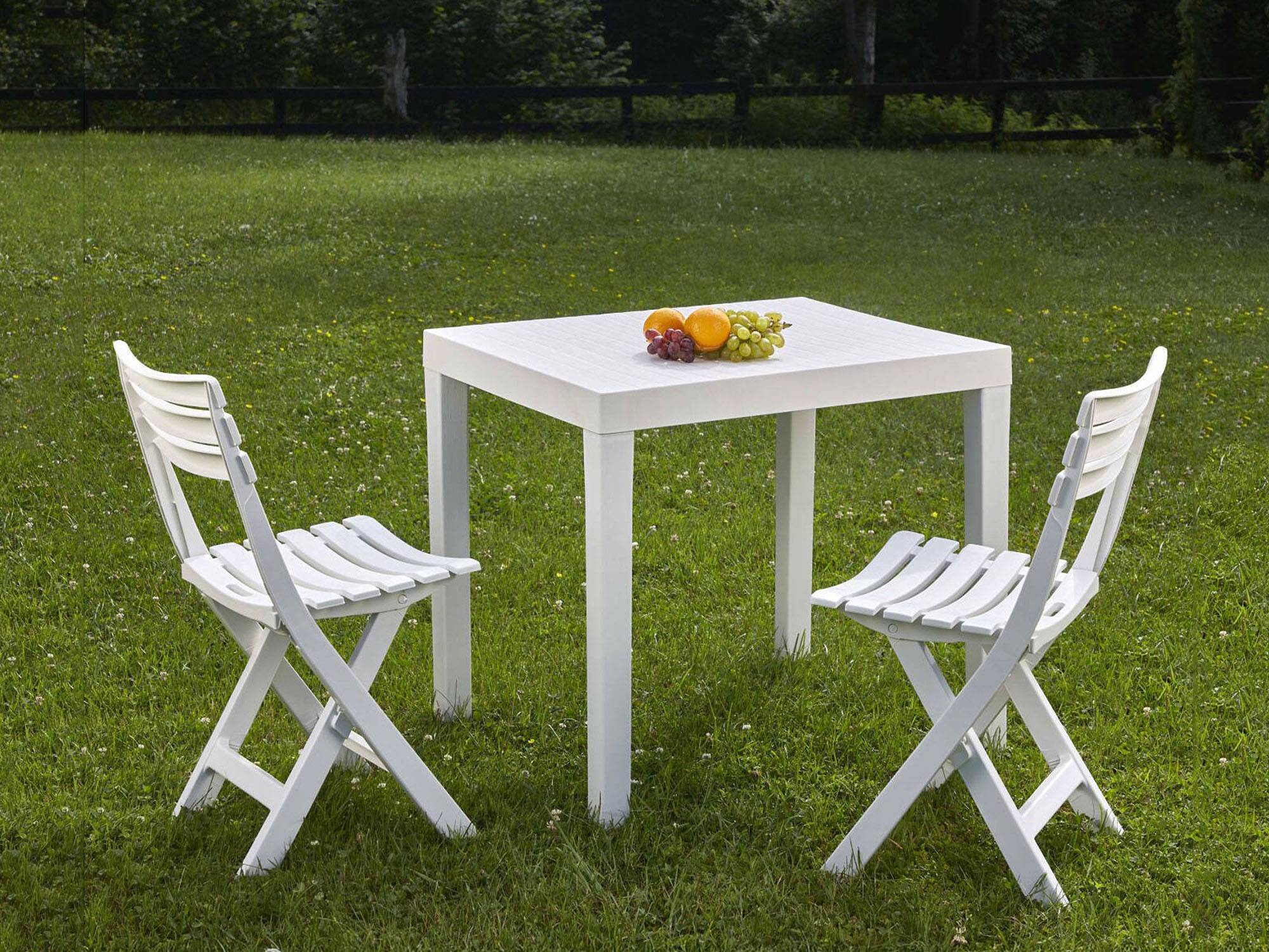 Dmora - Salon d'extérieur Dlibutt, Composition de jardin avec 1 table rectangulaire et 2 chaises pliantes, Salon intérieur et extérieur, Blanc - Dmora - Imagen 6