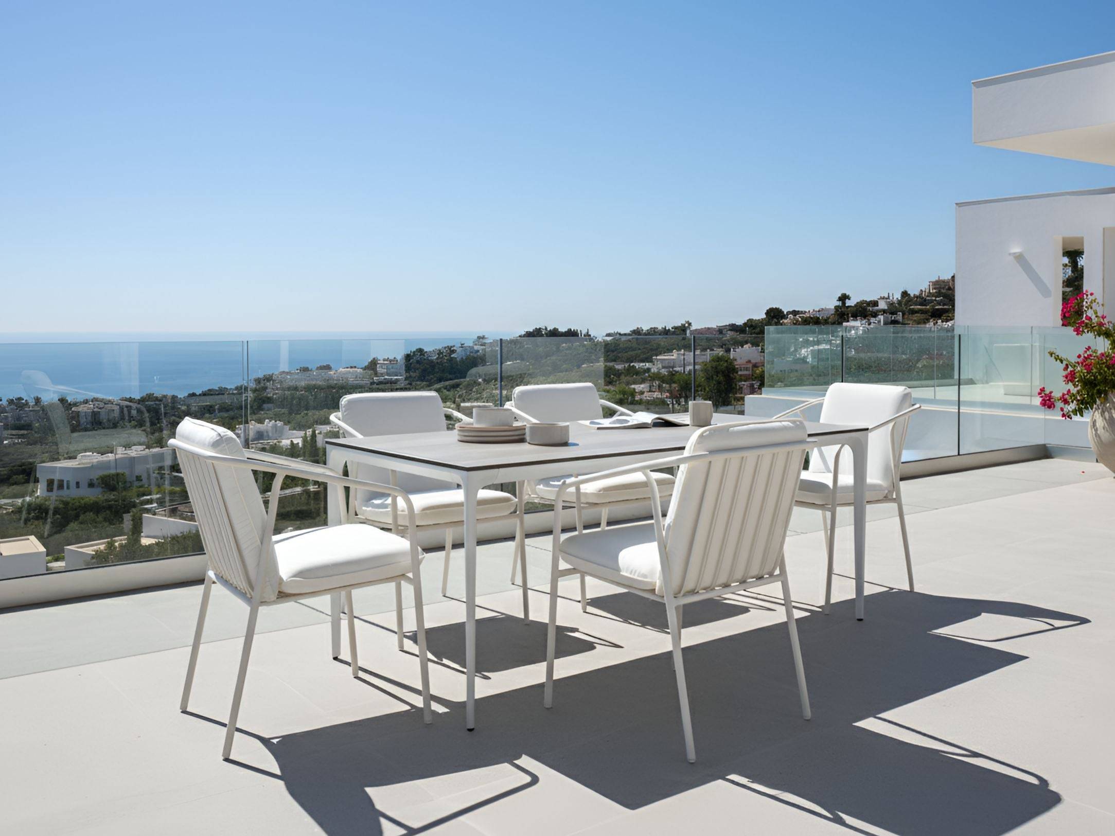 Beliani - Table de repas, 8 Personnes Panneau stratifié haute pression HPL Gris clair SOVARETO - 90x180x75- Beliani - Image 1