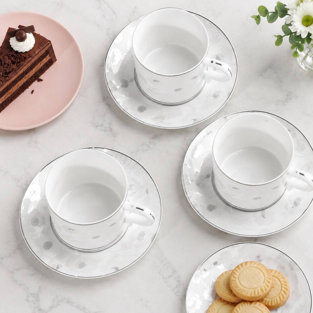 Service à Café et Sous-Tasses en Porcelaine Élégant - Image 4