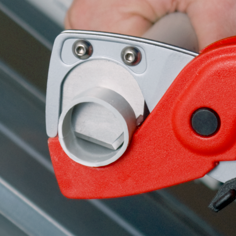 Knipex - Pince coupante KNIPEX pour tubes flexibles et gaines de protection - 185 mm - 90 20 185 - Imagen 4