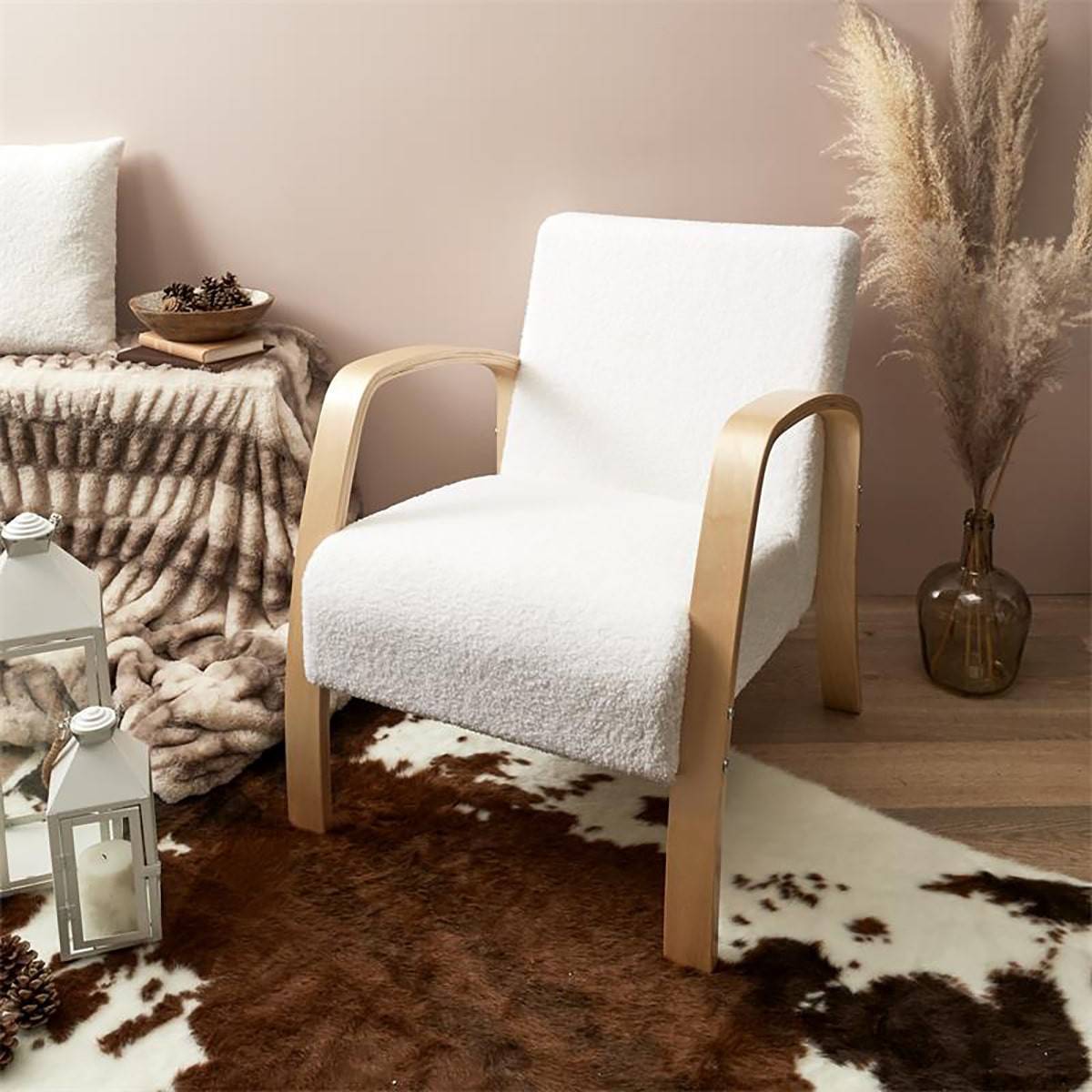 ALTOBUY - Fauteuil en Tissu Bouclettes Blanc Accoudoirs Bois - KAUPA - Image 2