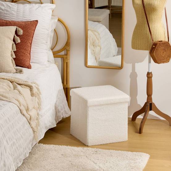 Atmosphera - Pouf Pliable Coffre Jaiko en Bouclette Blanc 38x38cm - Atmosphera Créateur d'intérieur - Image 1