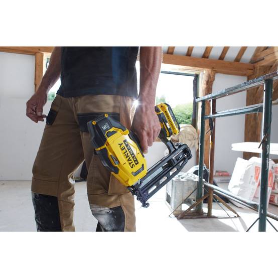 stanley - Cloueur de Finition 16g Sans Fil STANLEY FATMAX V20 SFMCN616D2K-QW avec 2 Batteries Li-Ion 18 V 2,0 Ah, 1 Chargeur et 1 Malette de Transport - Image 5