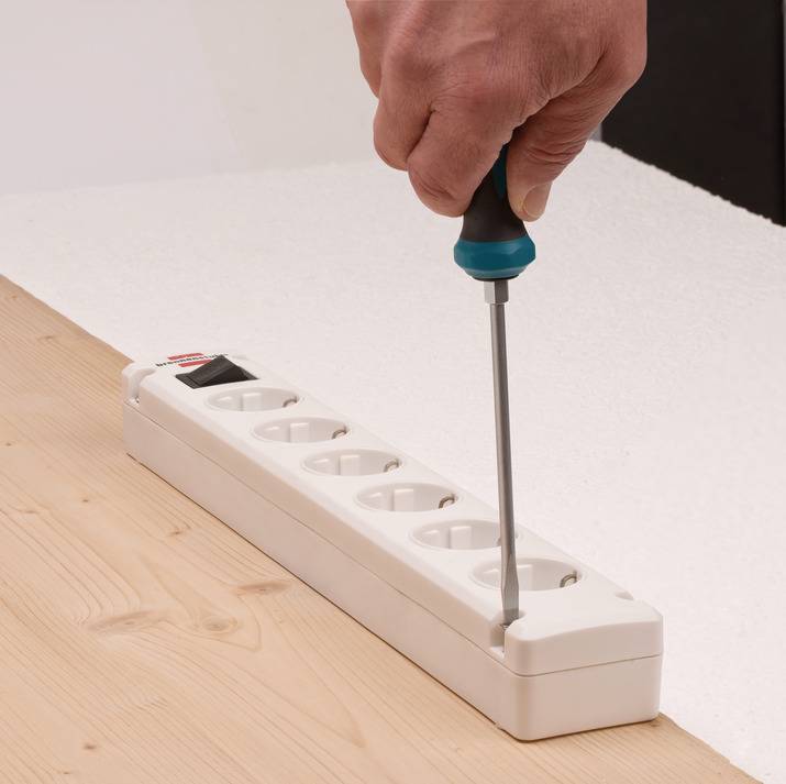 Multiprise Bremounta 6 prises BRENNENSTUHL - 3m - H05VV-F3G1.5 avec interrupteur - blanc - 1150651326 - Imagen 4