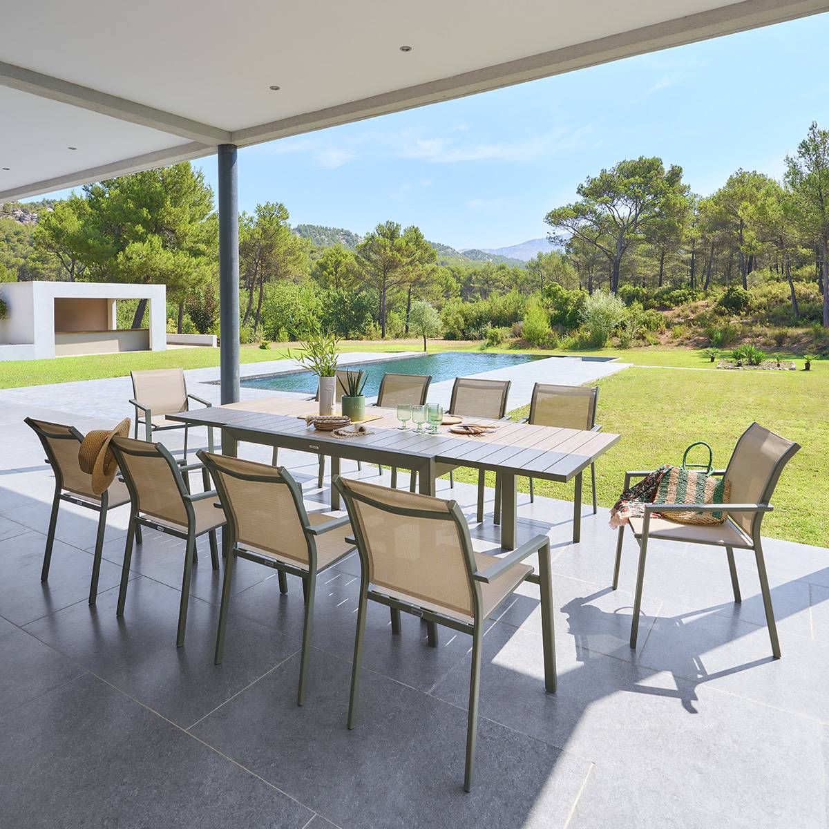 Hesperide - Table de jardin extensible coulissante "Évasion" effet bois lin & vert laurier 10 places lates en aluminium - Hespéride