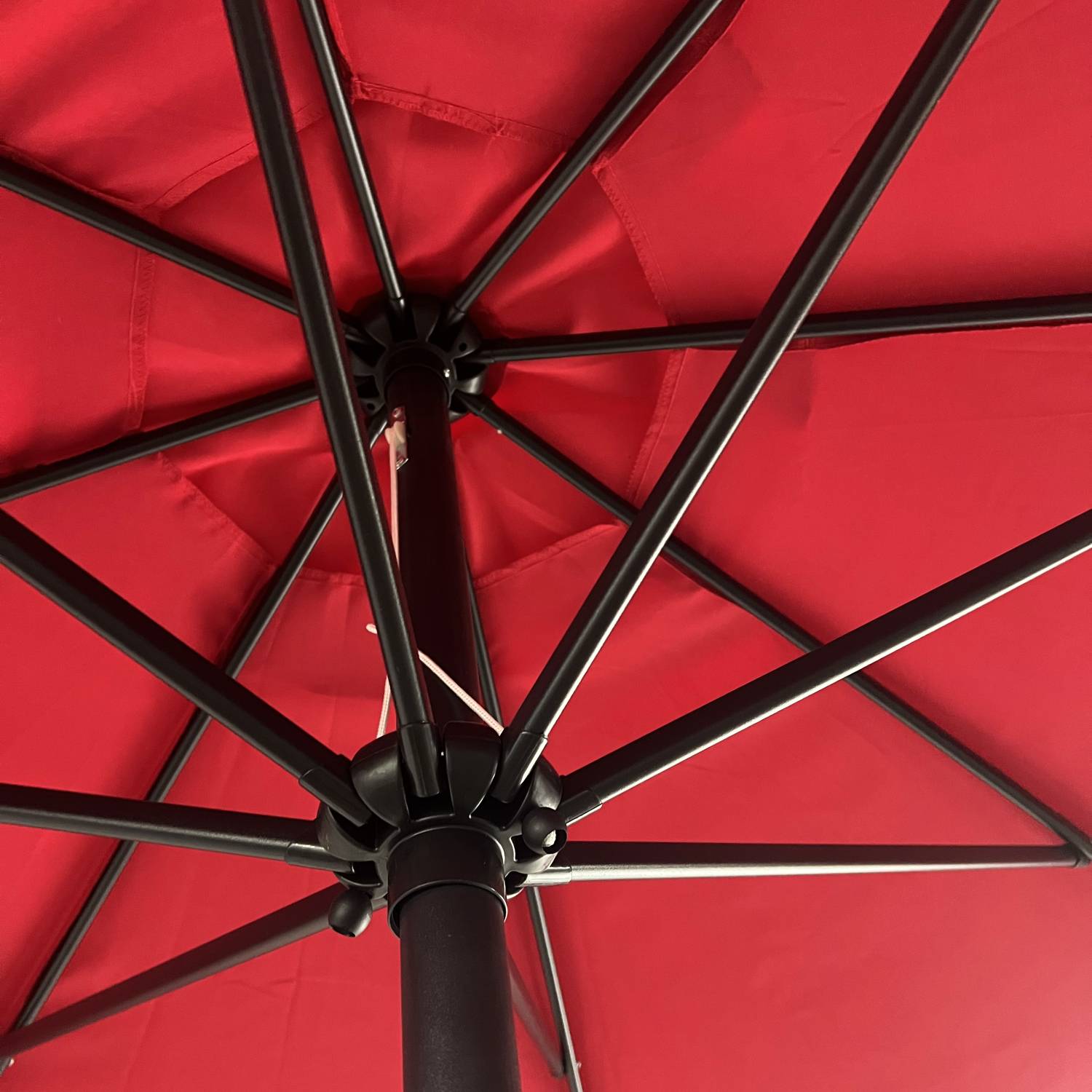 Parasol droit HAPUNA rond 3,30m de diamètre rouge - HAPPY GARDEN - Imagen 4