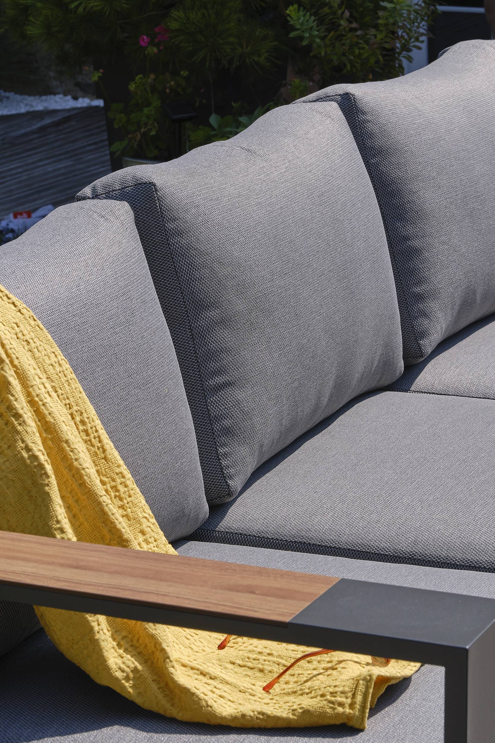 Salon de jardin 5 places en aluminium et accoudoirs en HPL - Gris anthracite - MANDELIEU - Image 5