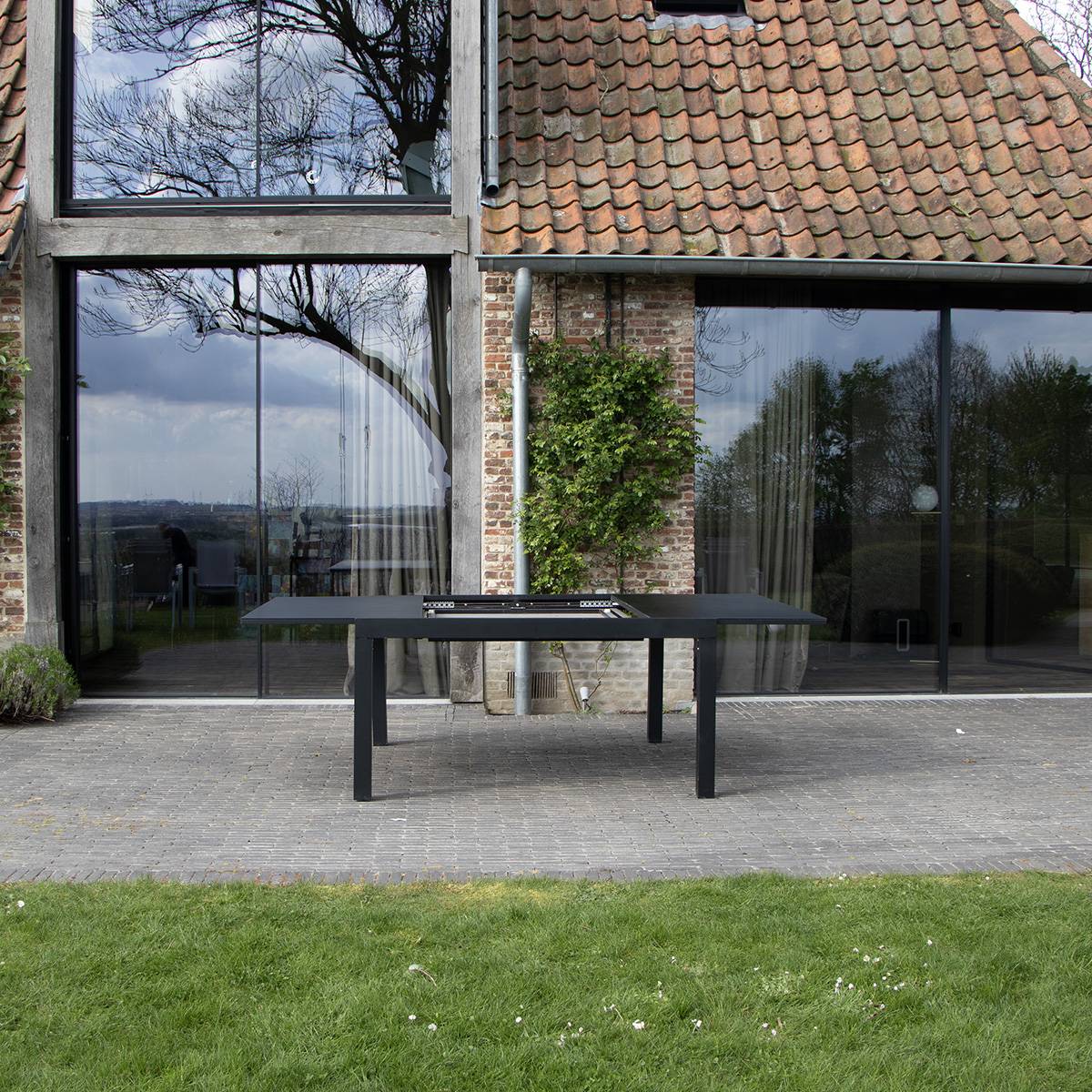 Wilsa Garden - Table BlackStar 8/12 personnes structure noire, plateau en verre poli noir - Imagen 3