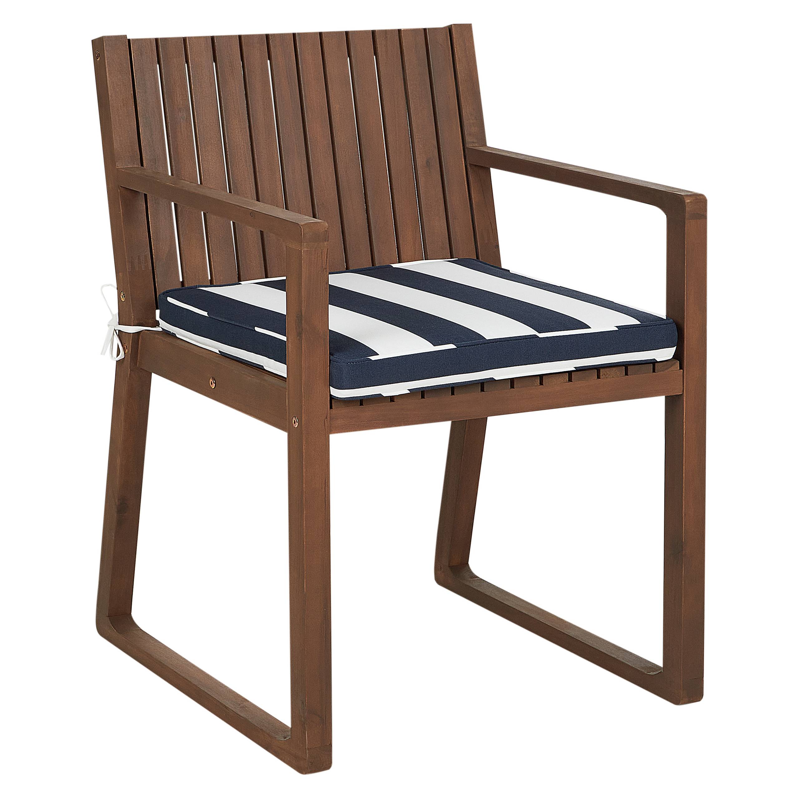 Beliani - Set 8 Chaises de Salle à Manger Extérieur en Bois d'Acacia Foncé avec Coussins Rayés Bleu Marine et Blanc Jardin Rustique - Imagen 4