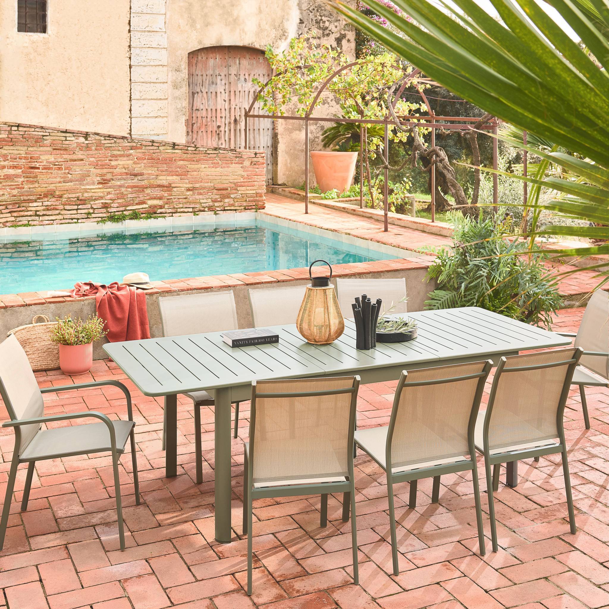sweeek - Table de jardin extensible aluminium et textilène kaki. 6 chaises. 2 fauteuils. 8 places. 236.5 x 100 x 75 cm | sweeek - Image 3