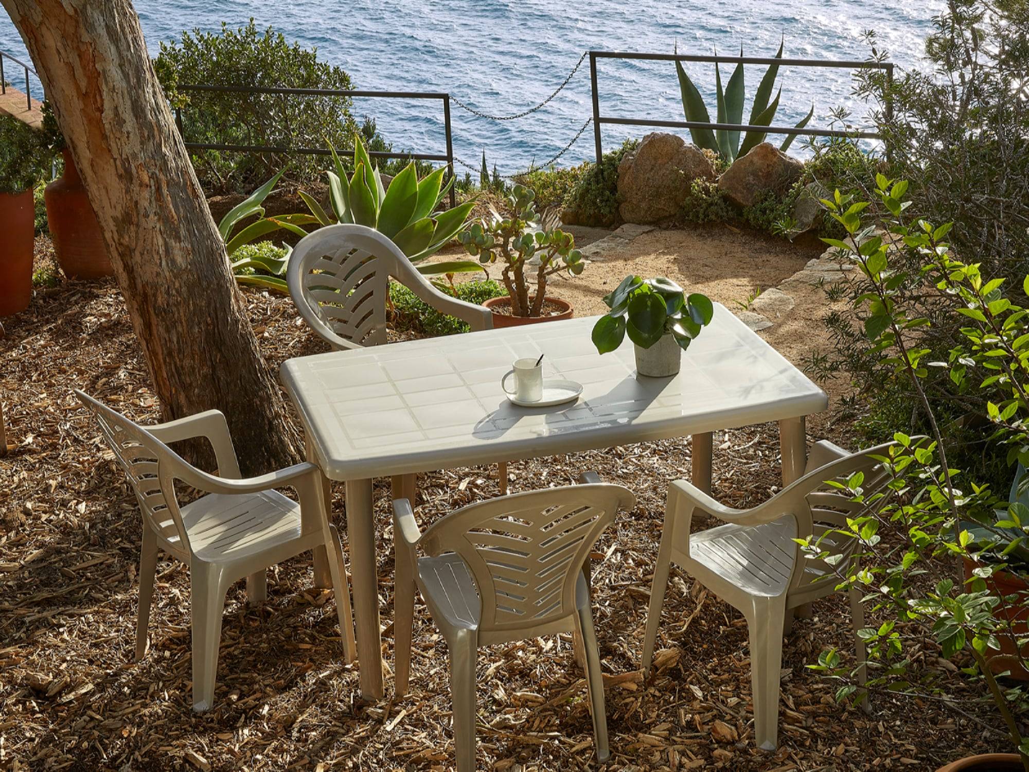 Table rectangulaire recyclée extérieur 140x90 gris volcanique OLOT garbar - Image 4