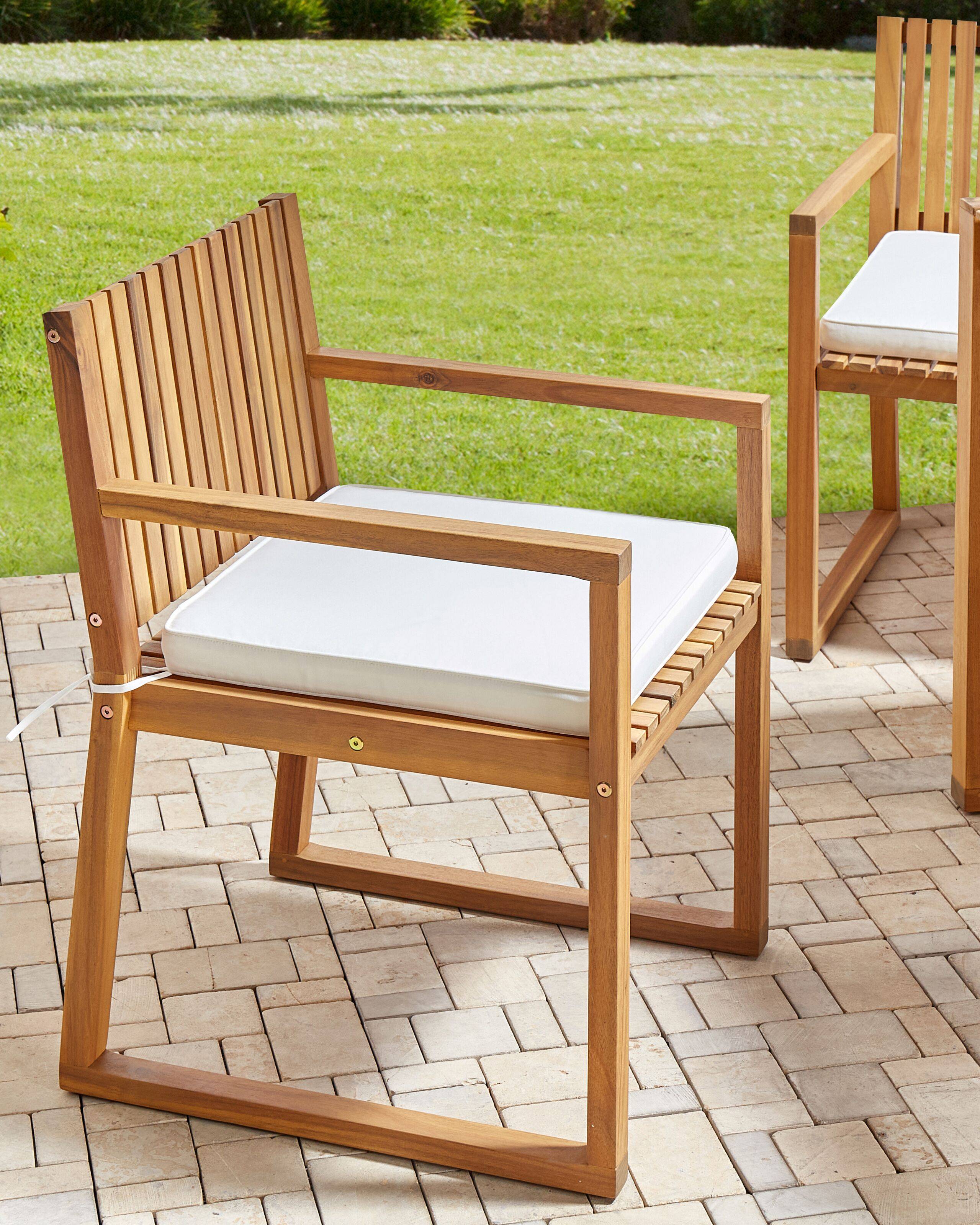 Beliani - Lot de 8 Chaises de Jardin avec Coussins Blanc Cassé en Bois d\'Acacia Certifié Style Rustique - Imagen 2
