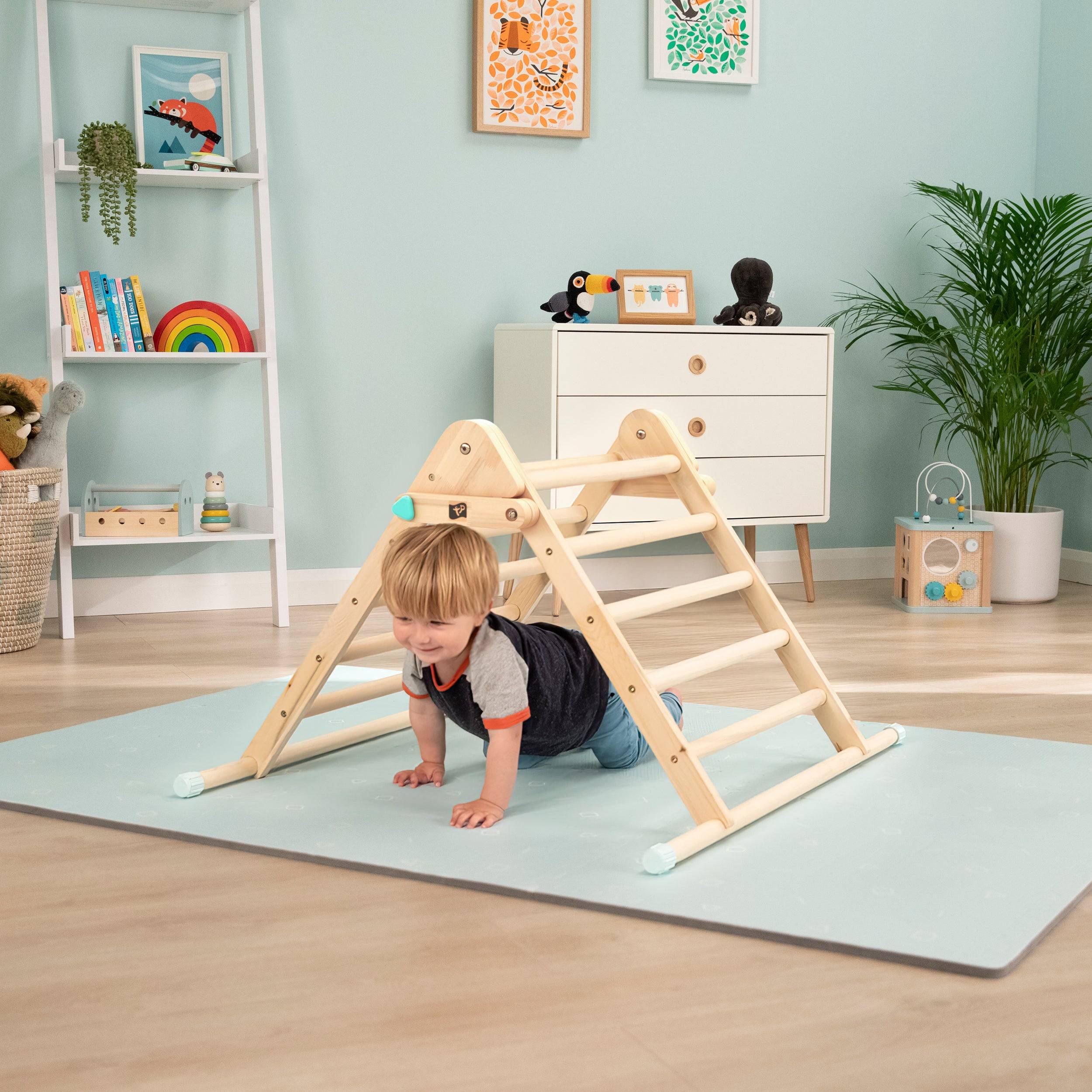 Tp Toys - Triangle d'escalade pliable montessori pikler fsc 90,6 x 78,1 x 58,3 cm - Imagen 3
