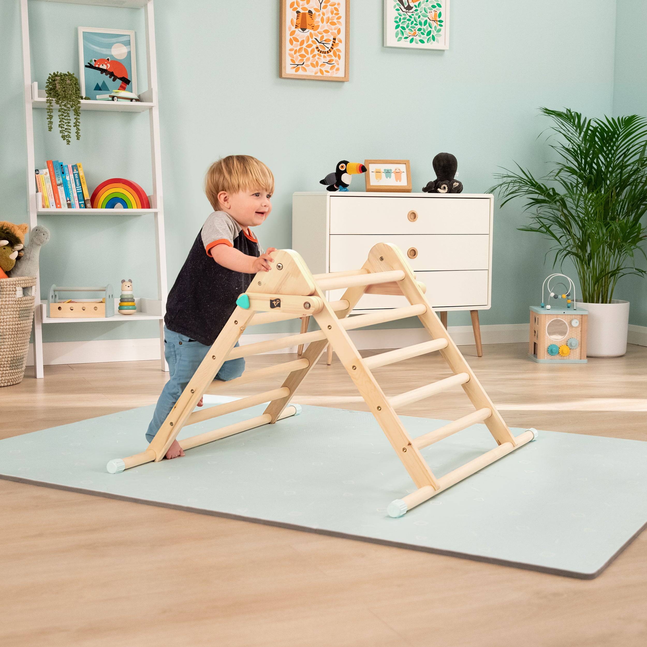 Tp Toys - Triangle d'escalade pliable montessori pikler fsc 90,6 x 78,1 x 58,3 cm - Imagen 2