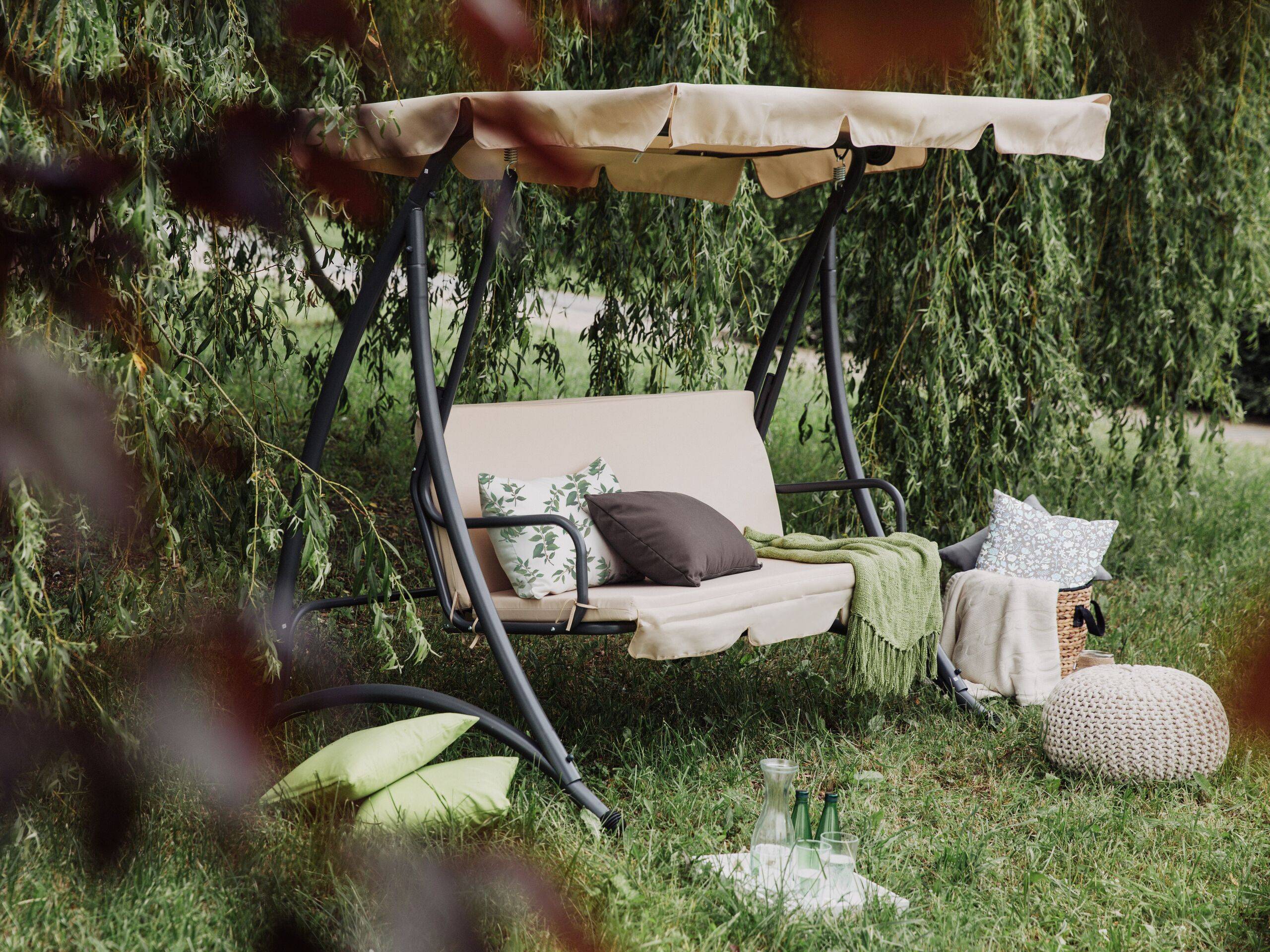 Beliani - Balancelle de Jardin ou Terrasse 3 Places en Acier et Tissu Beige avec Baldaquin Intégré pour Extérieur de Style Romantique et Campagne Beliani - Imagen 2