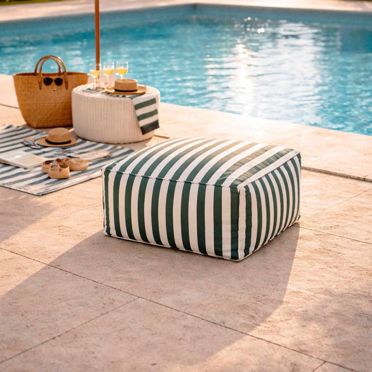 Pouf exterieur rayé vert déperlant 55x65x35 cm POSITANO - Image 2