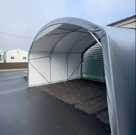 Plastidis - Abri tunnel largeur 5 m pieds droits pas à 1.50 m  - Long 10.50 m, type 250µ vert/blanc, Façade 1 façade avec filet, Fix. Sol enro - Imagen 5