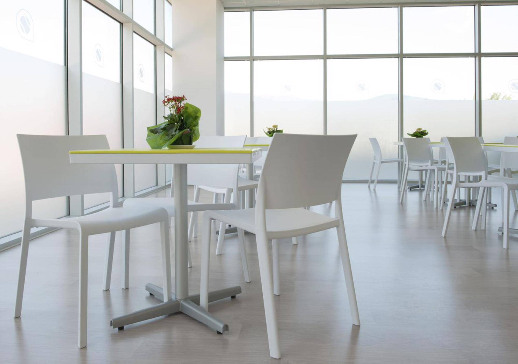 Resol - Chaises Fiona Resol plastique beige (Lot de 2) - Image 6