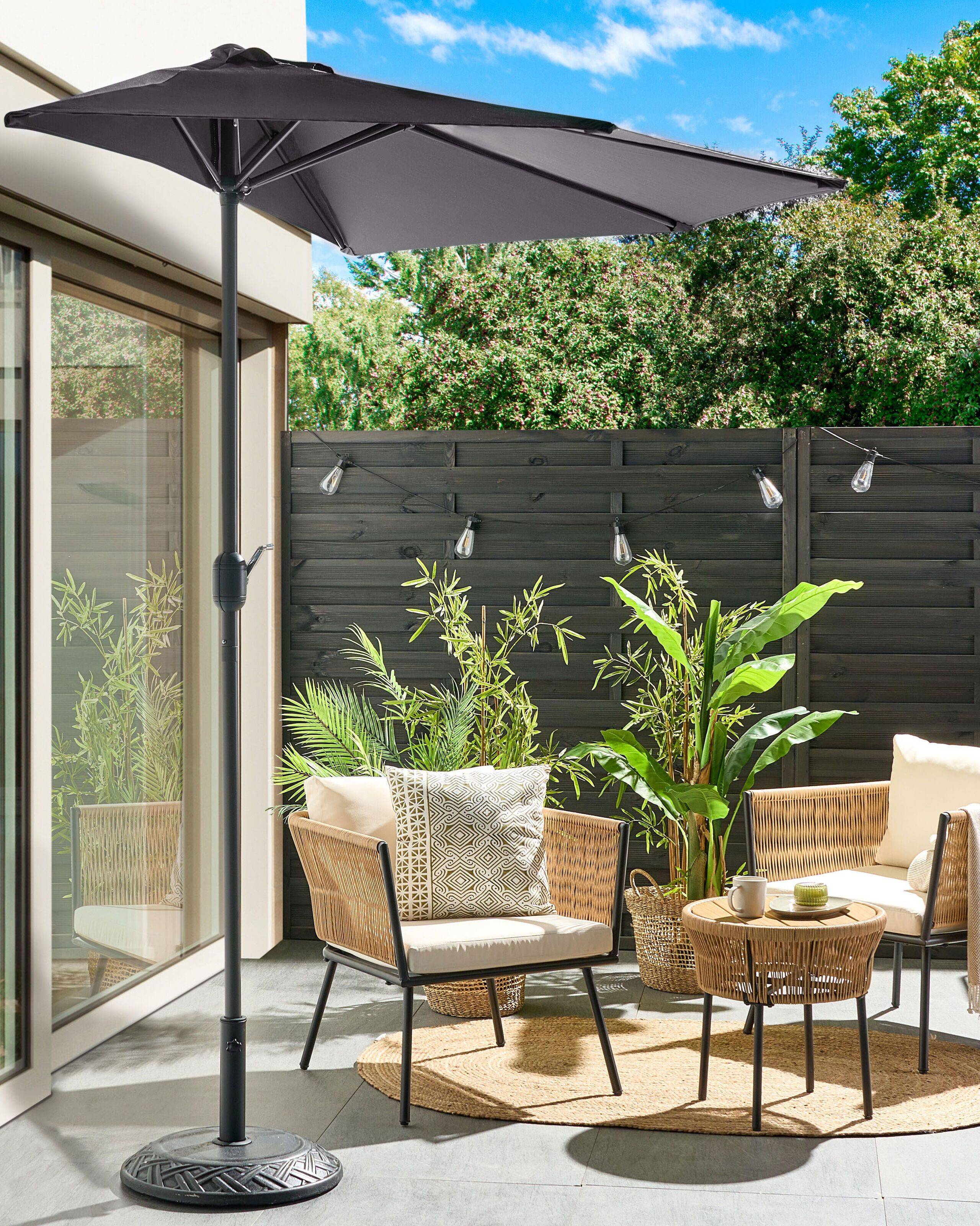 Beliani - Parasol de Jardin Gris en Polyester 270 cm Semi Rond Circulaire Mat en Acier Patio Ombrage Moderne Terrasse Extérieur - Imagen 2