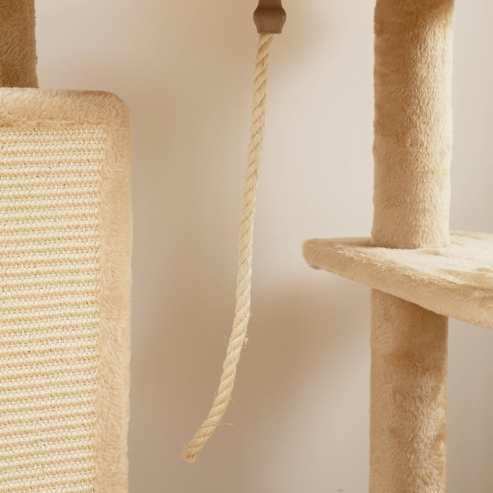 Arbre à Chats 132 cm avec Lit Niche Brosse de Massage et Poteaux en Sisal Beige - ComfortXL Outdoor Living - Image 10