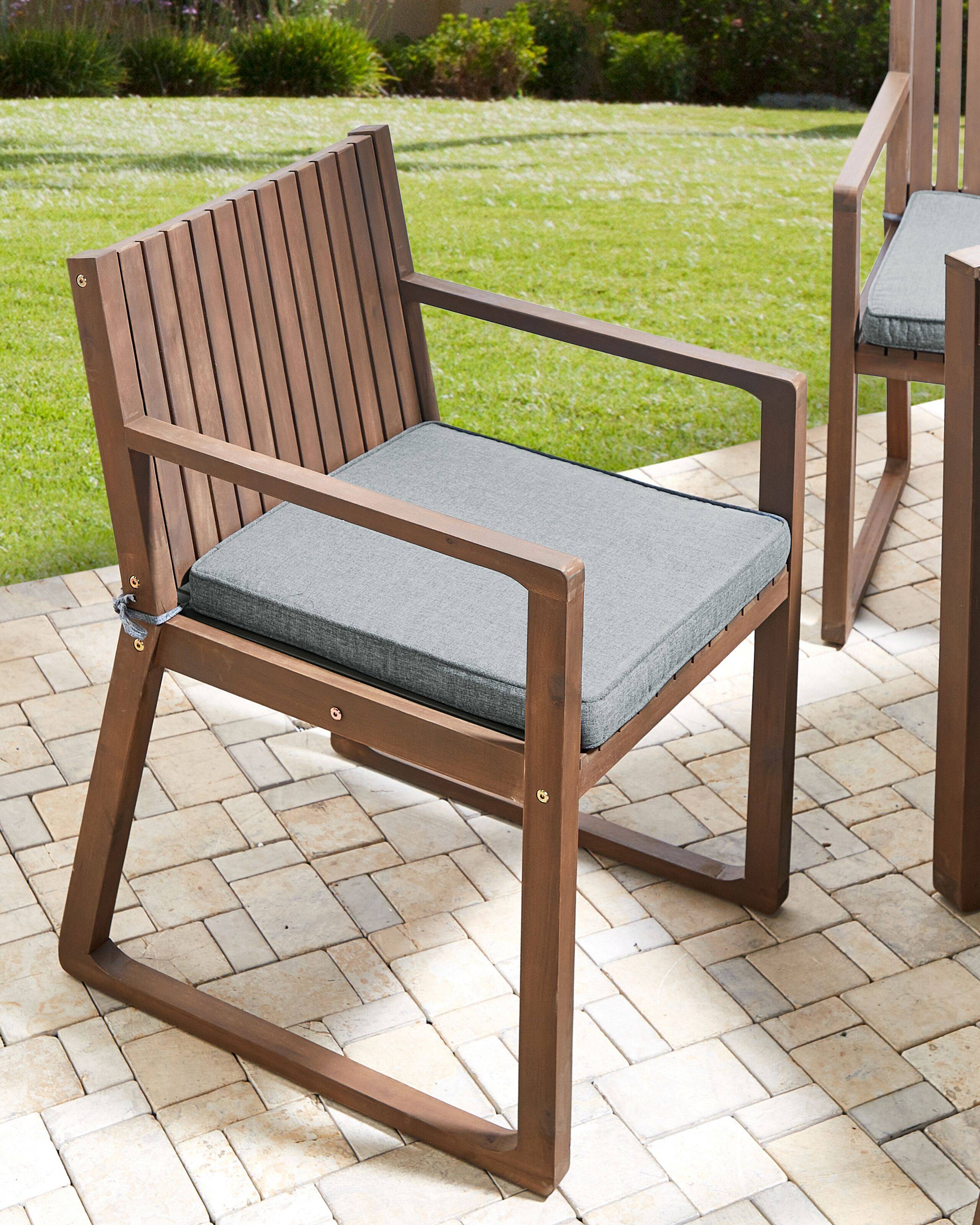 Beliani - Set 8 Chaises de Salle à Manger Extérieur en Bois d'Acacia Foncé avec Coussins Gris Jardin Rustique - Imagen 2