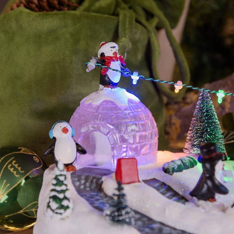 Lotti - Village de Noël Lumineux Polaire avec Igloo et Pingouins en Rotation 28xH16cm avec Musique Lotti - Imagen 5