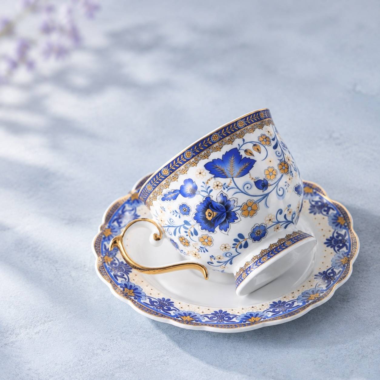 Tasse à Café et Sous-tasse en Porcelaine Fine Motif Fleurs Bleues 200ml - Image 3