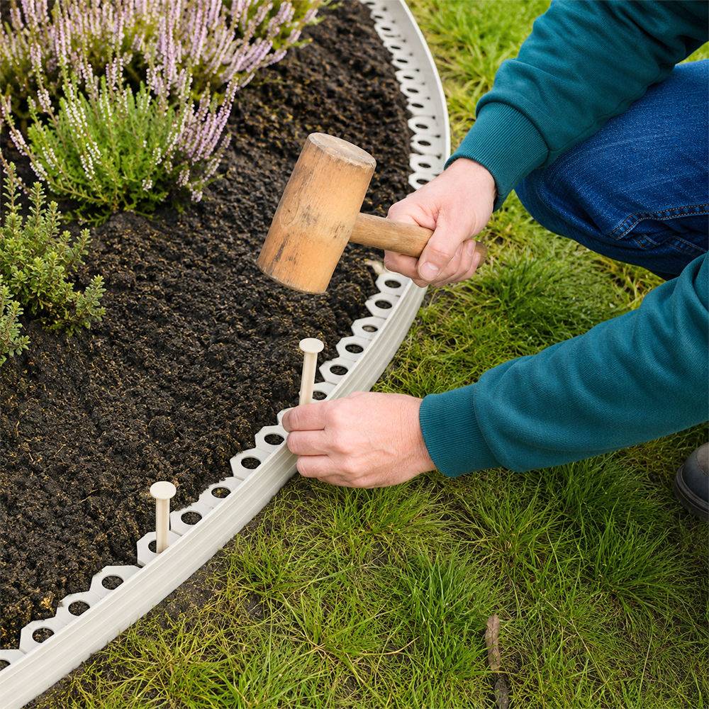 Gt Garden - Bordure de jardin flexible blanche - 4 cm x 10 mètres avec 20 piquets d'ancrage - GT GARDEN - Imagen 2