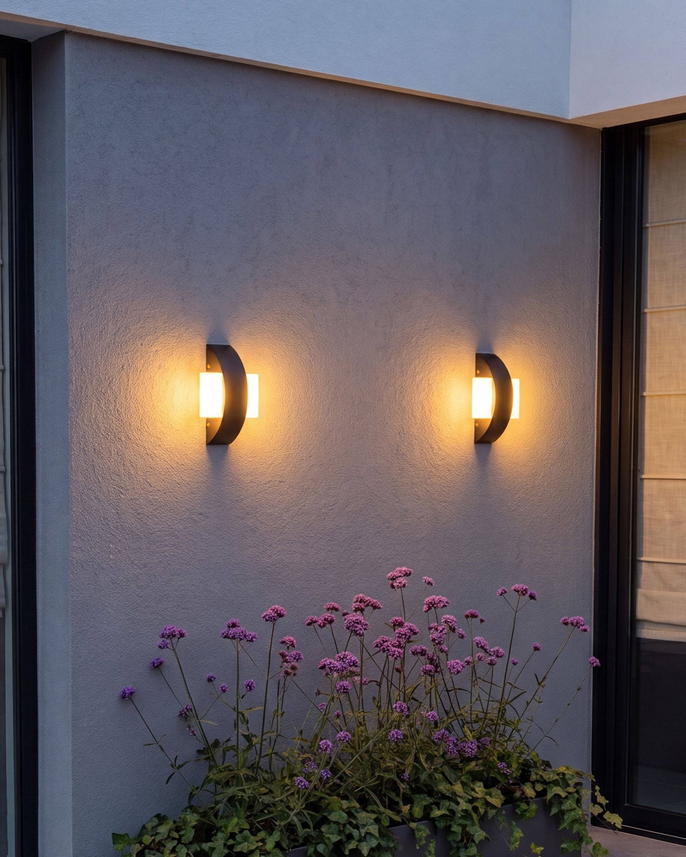 Beliani - Lampe murale pour l'extérieur Aluminium Noir LOSSIE - 16x6x23- Beliani