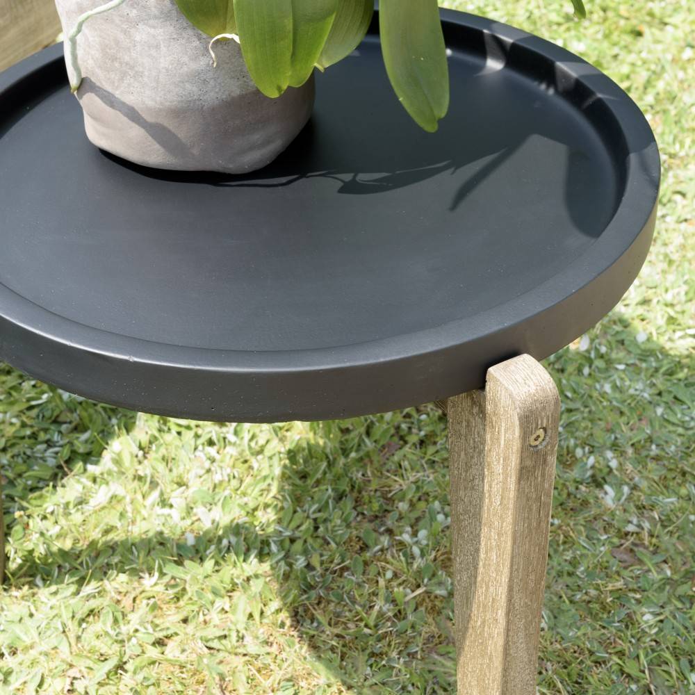 Macabane - HECTOR - Table d'appoint 55x52cm plateau béton noir mat pieds acacia - Imagen 3