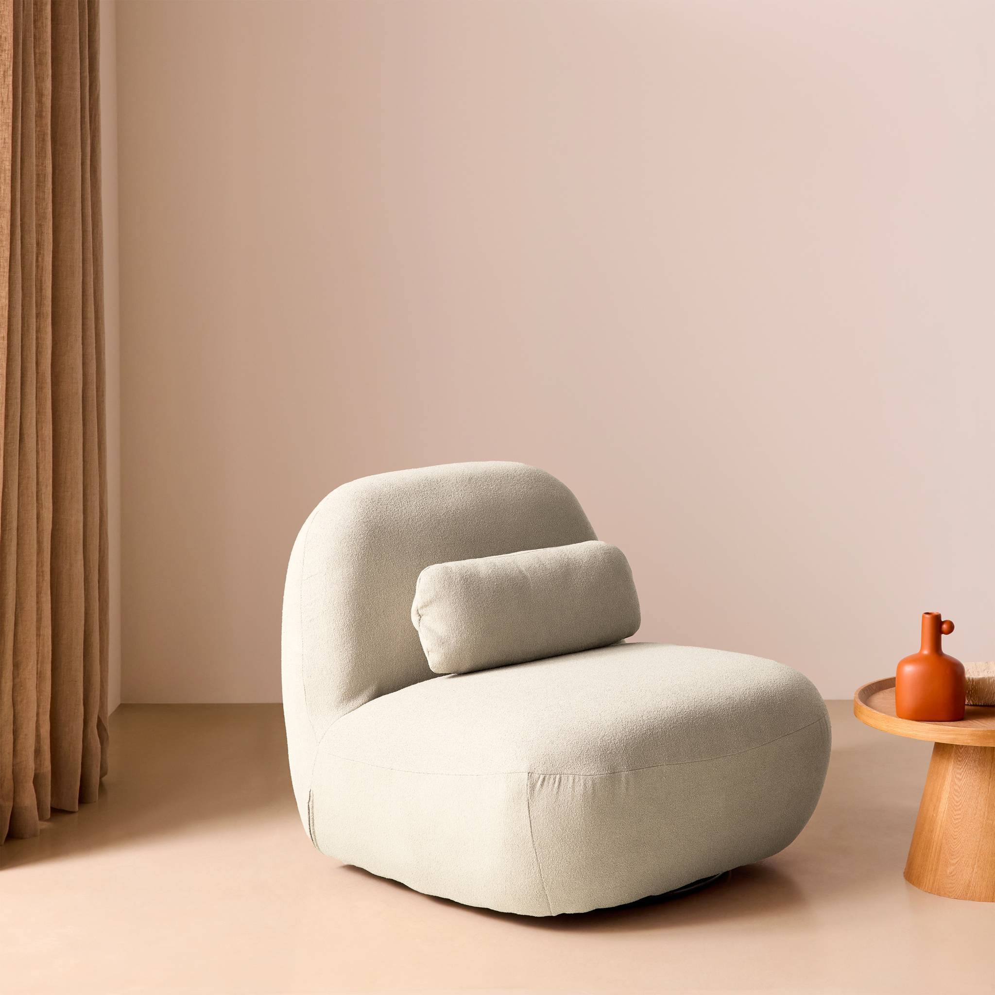 sweeek - Fauteuil pivotant 360° en bouclette texturée blanc crème. piètement en métal noir mat - SPINO | sweeek - Image 5