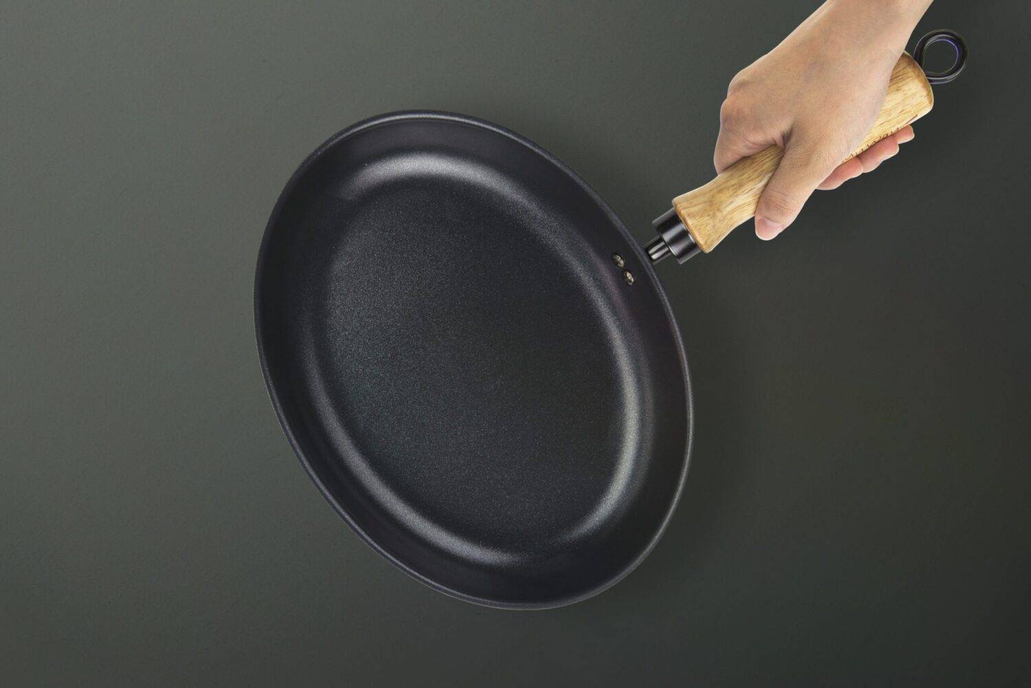 Poêle ovale à poisson - 24 cm - En acier carbone - Compatible toutes plaques de cuisson - Myway - Imagen 2
