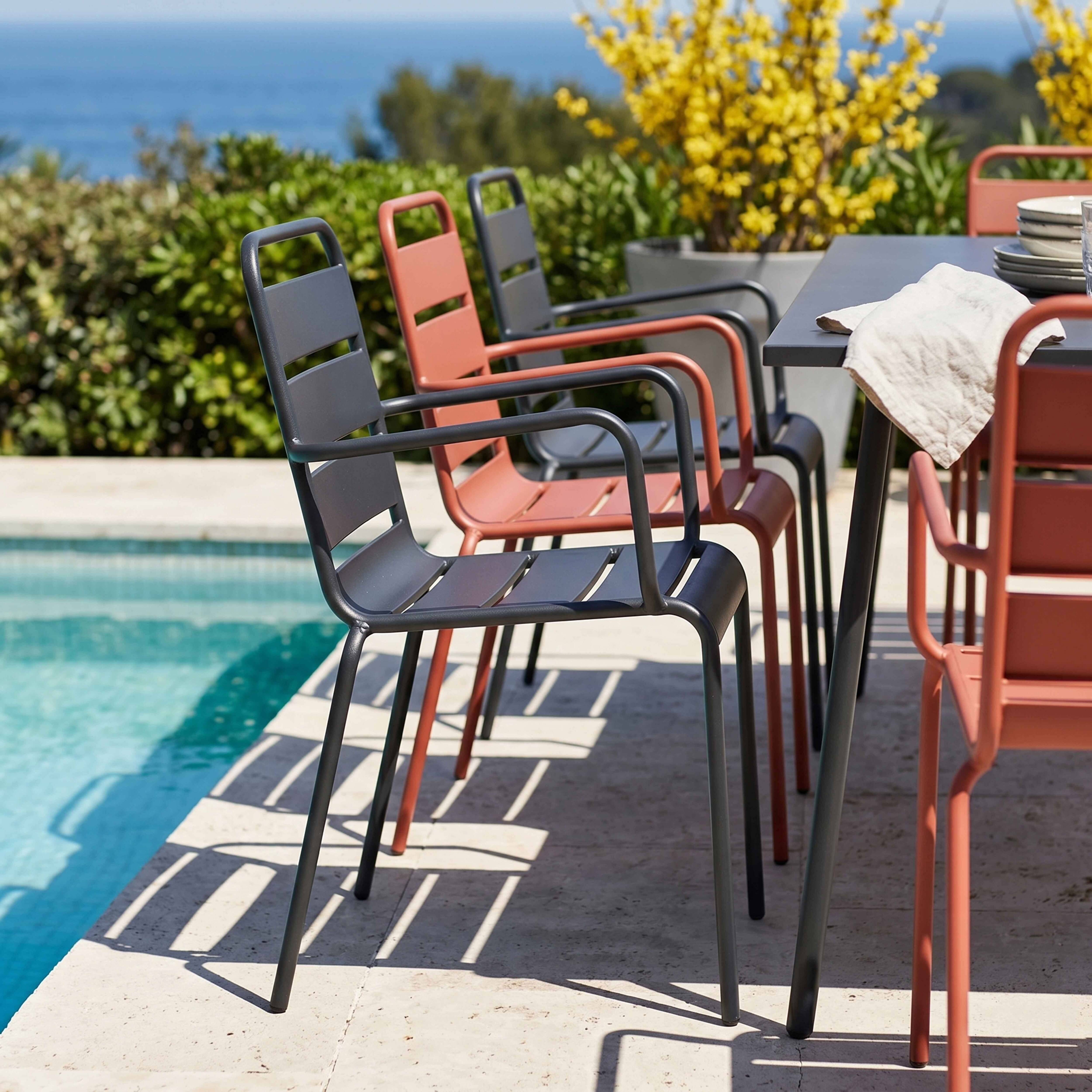 Oviala - Ensemble table de jardin et 8 fauteuils en métal argile et gris Palavas - Oviala - Imagen 4