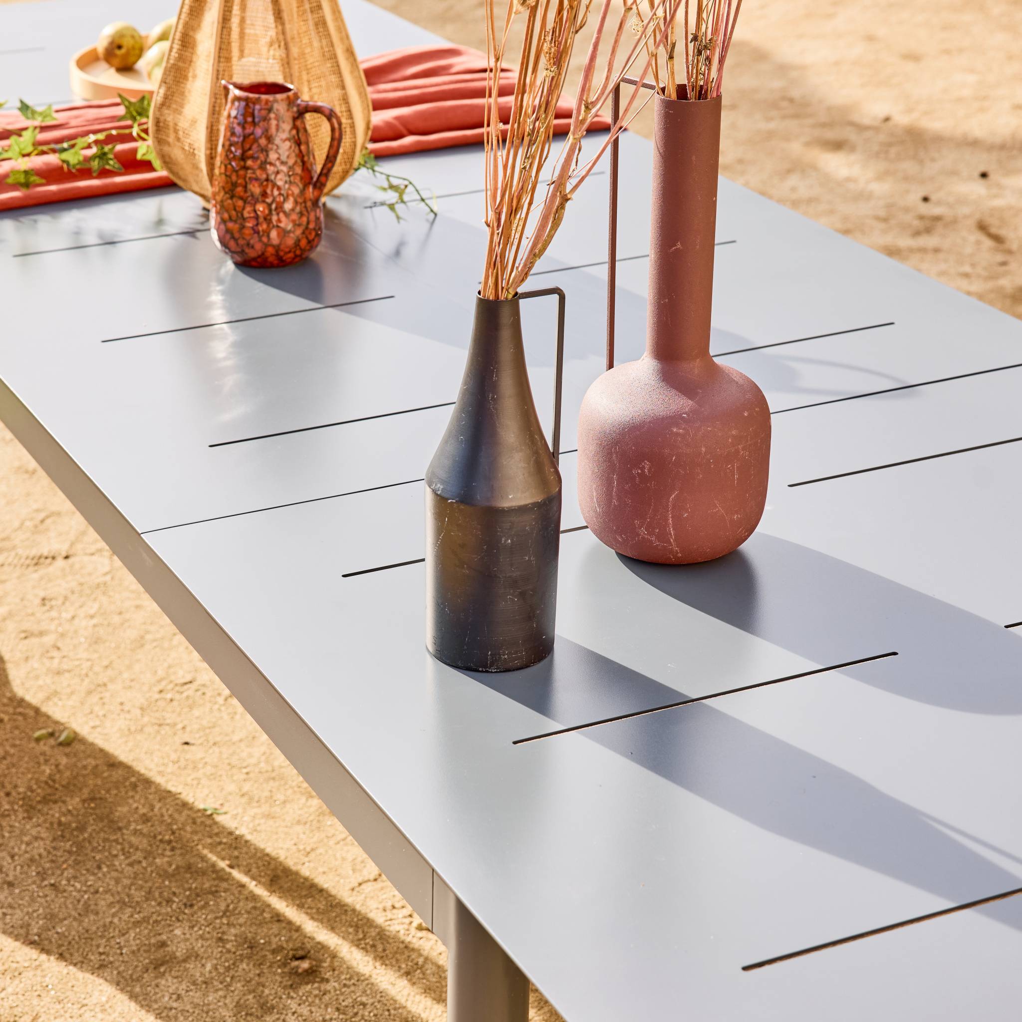 sweeek - Table de jardin CHARLESTON extensible aluminium anthracite. 8 places. 210/300 x 100 x 75.5 cm | sweeek - Image 4