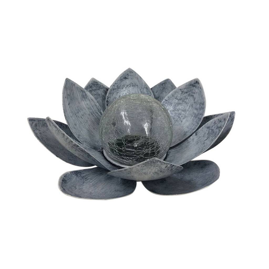 Nénuphar solaire en métal vieilli 22 cm – éclat paisible et reflets magiques sur les pétales. - Image 1