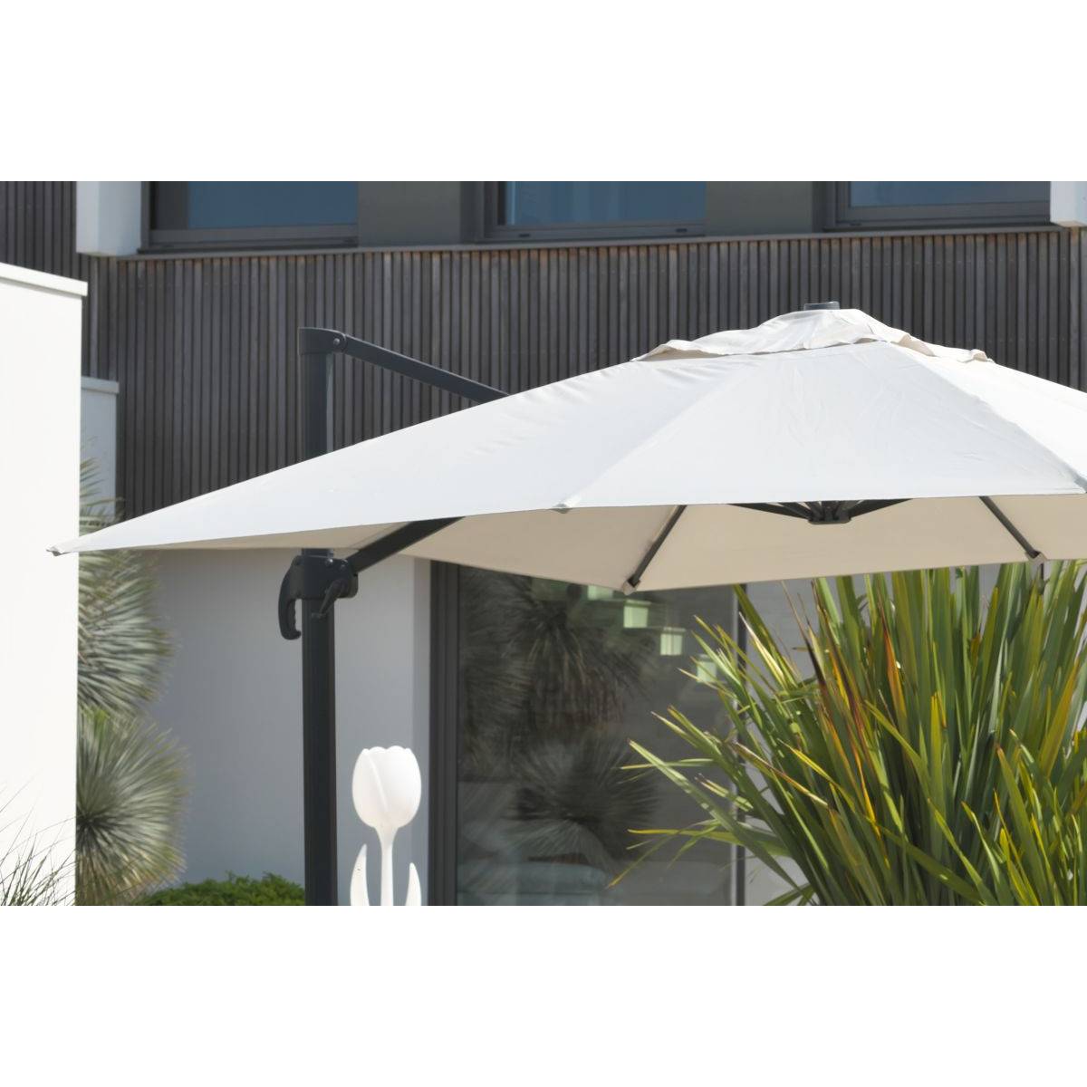 Dcb Garden - Parasol avec pied excentré en acier et toilee - Gris clair - MALAGA - Image 8