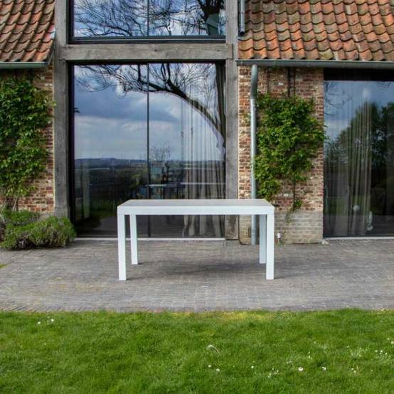 Table Tulum 6/10 personnes structure aluminium blanche, plateau en aluminium décors bois gris - Image 2