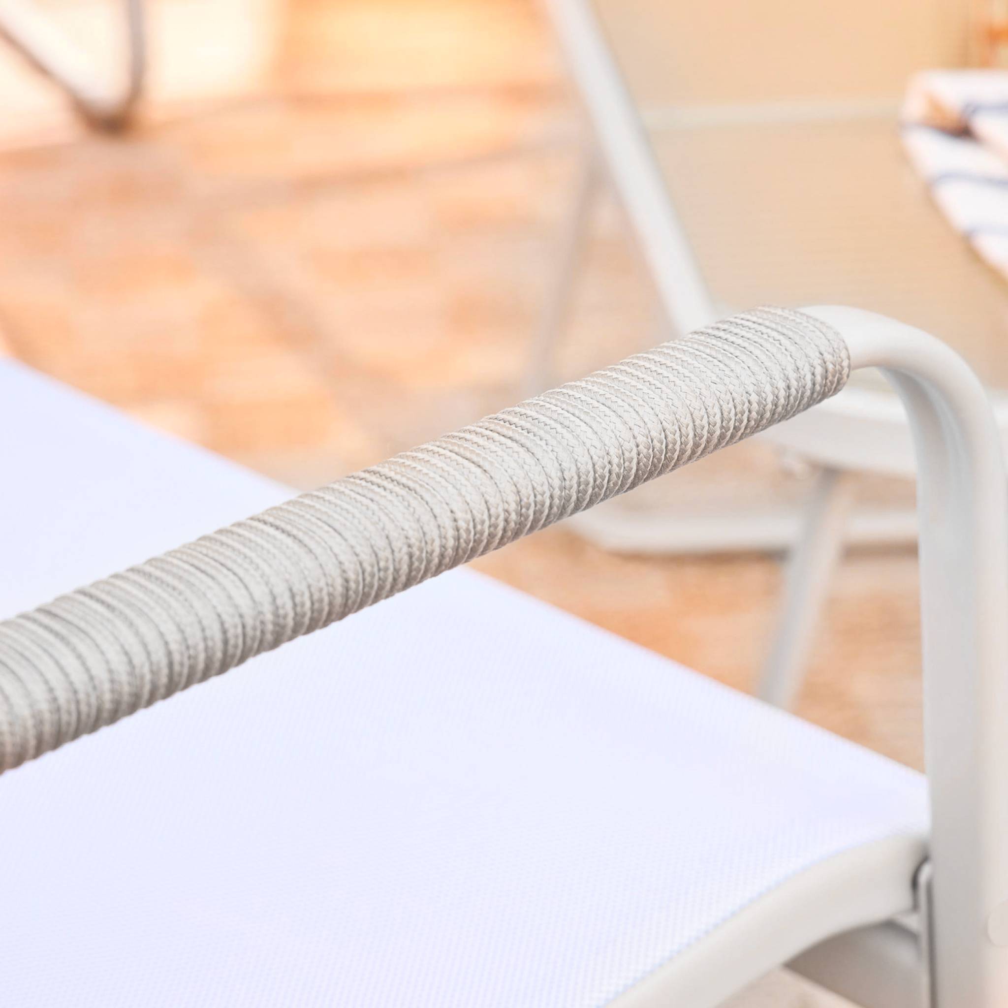 sweeek - Salon de jardin blanc NOTO acier. 4 places. un canapé. une table. deux fauteuils textilene | sweeek - Image 4