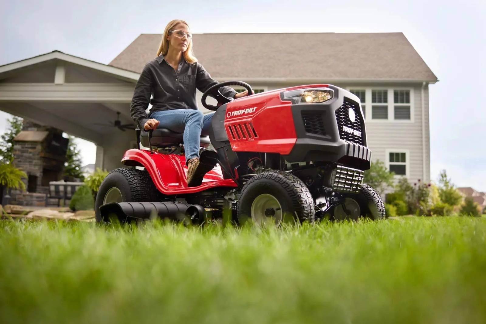 Troy Bilt - Tondeuse autoportée Pony ramassage intégré 92T-R SELECT, 92CM Troy Bilt - Imagen 3