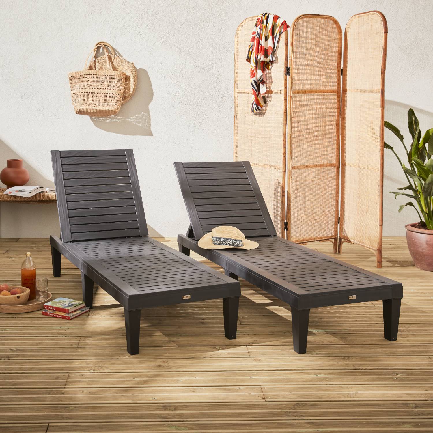 sweeek - Lot de 2 bains de soleil. PIA. transats multi positions. en plastique. noir | sweeek - Image 1