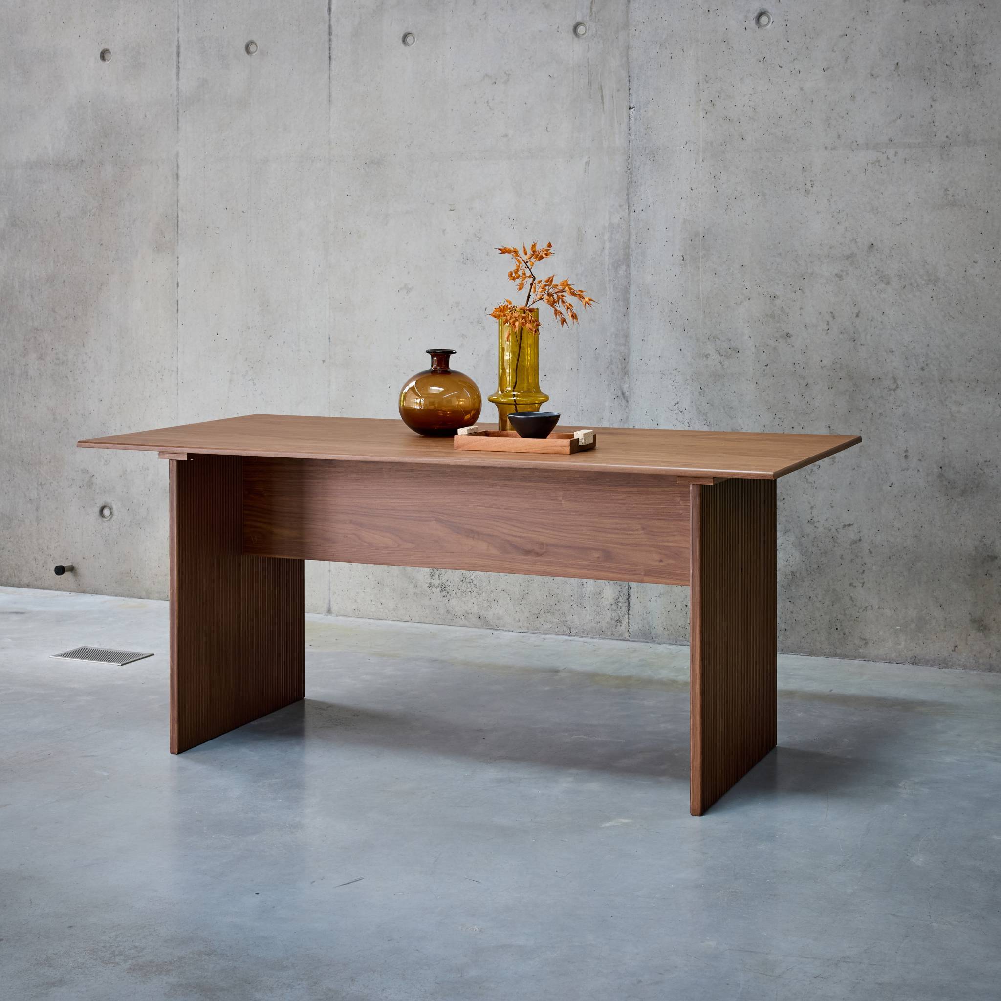 Table à manger rectangulaire décor bois sculpté 4-6 places. 170cm. couleur noyer  | sweeek - Image 4