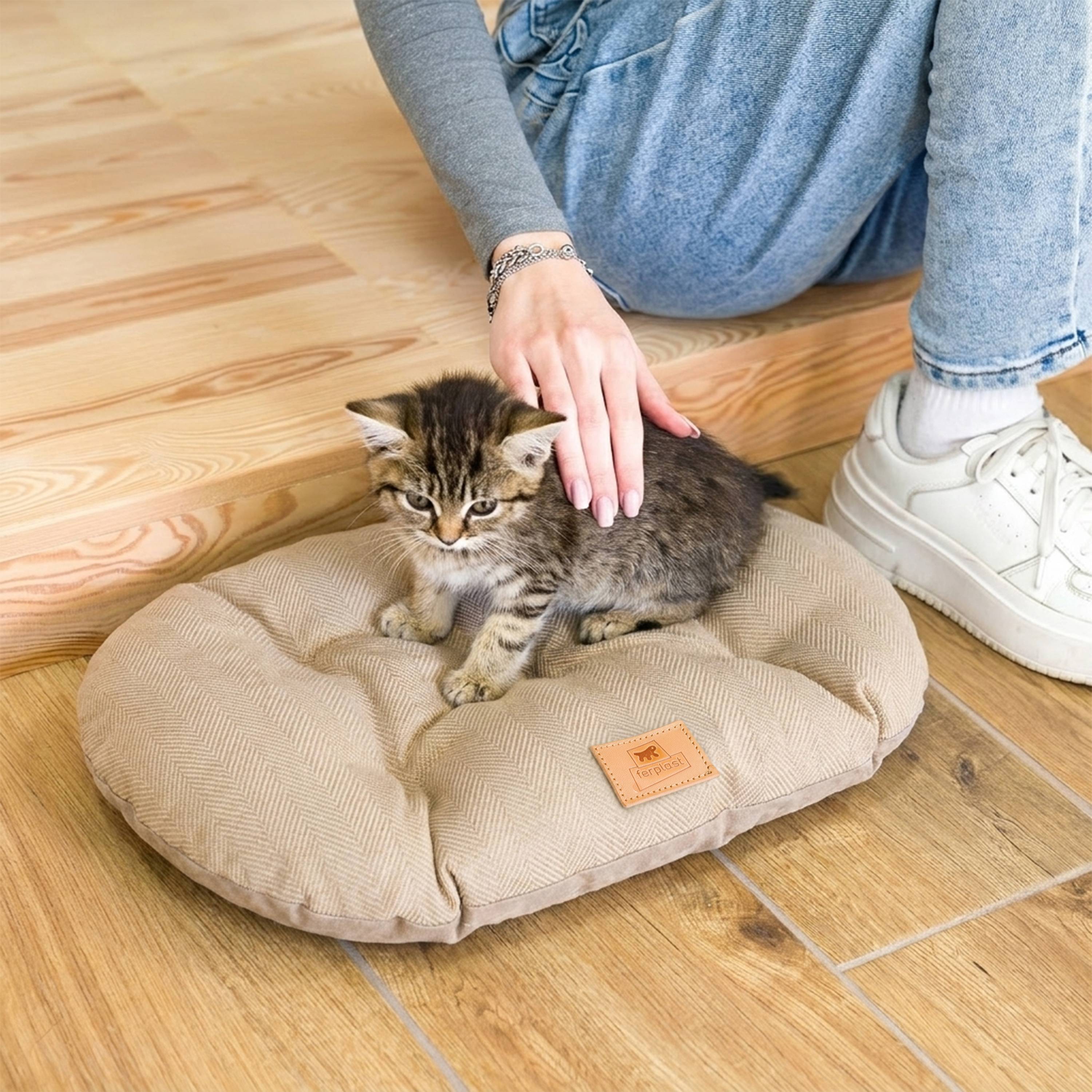 Ferplast - Coussin pour chiens et chats STUART 45/2, double-face, tweed, velours doux, lavable, Beige - Imagen 4