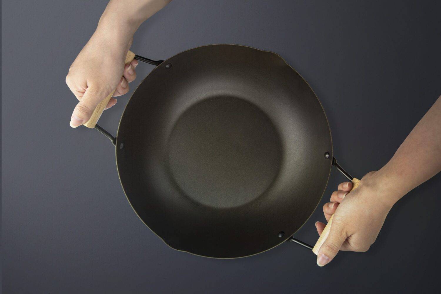 Wok avec double poignée en bois - 24 cm - En acier carbone - Compatible toutes plaques de cuisson - Tetsu-Kuroyanaki - Imagen 2