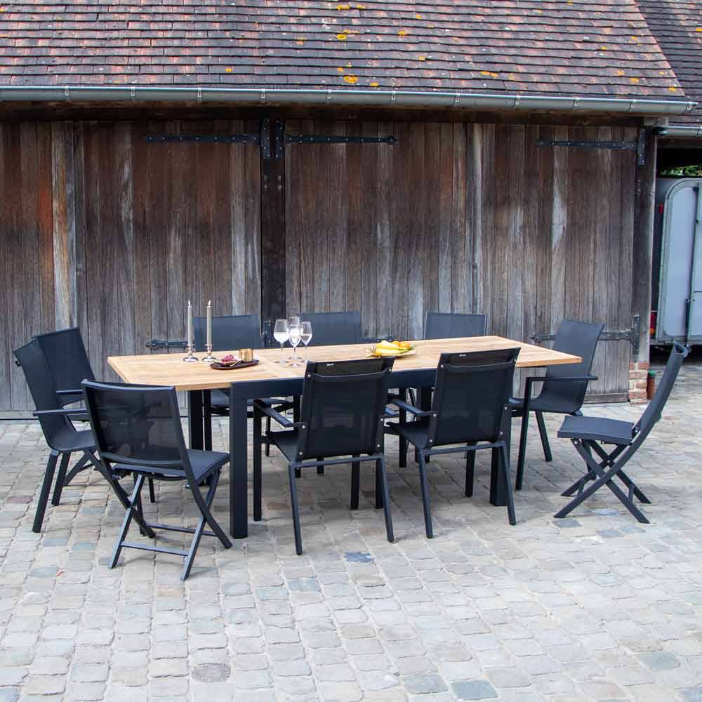 Wilsa Garden - Ensemble BALITECK 6/10p en aluminium noir et plateau en Teck avec 6 fauteuils et 4 chaises pliantes en aluminium et textilène - Imagen 2